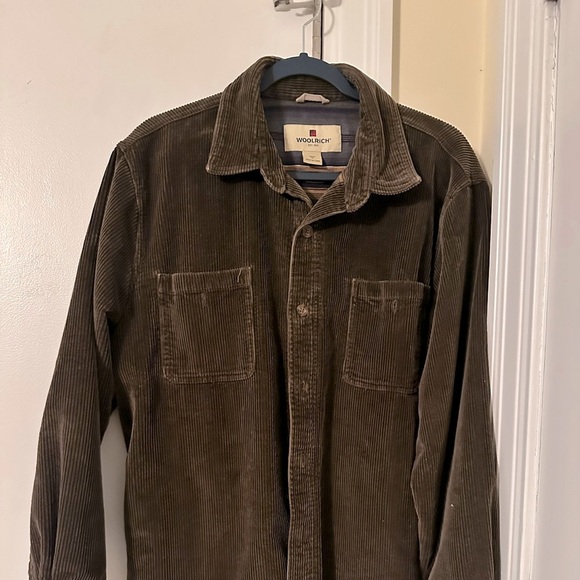 Woolrich Vintage corduroy stacker olive green. EUCWith Aztec design interior.